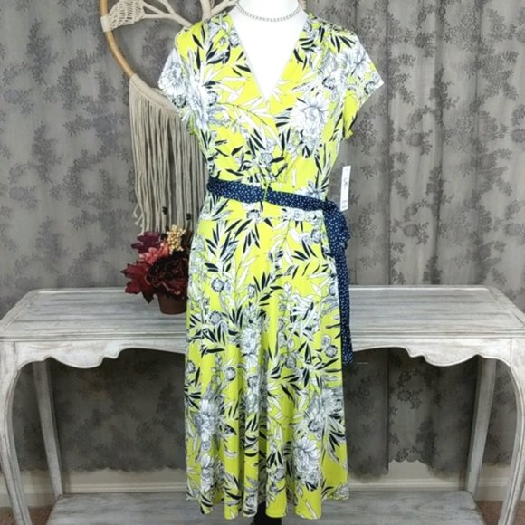 Shelby & Palmer tropical tie wrap style dress - Picture 1 of 12